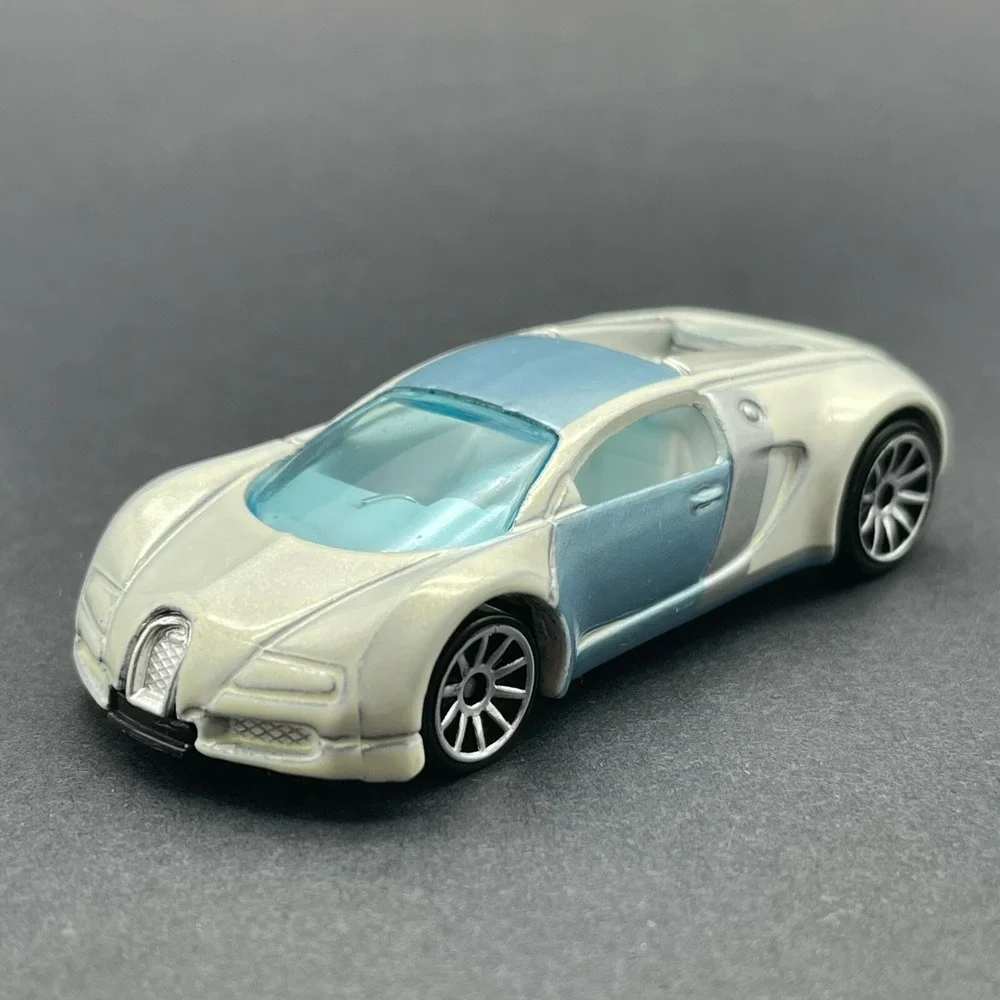 Hot Wheels Bugatti Veyron Car White & Light Blue Diecast 1/64 Scale Loose 2006‎
